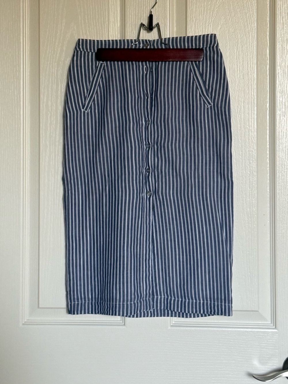 Abercrombie & Fitch: Blue and White Striped Button-Front Pencil Skirt - Size 00